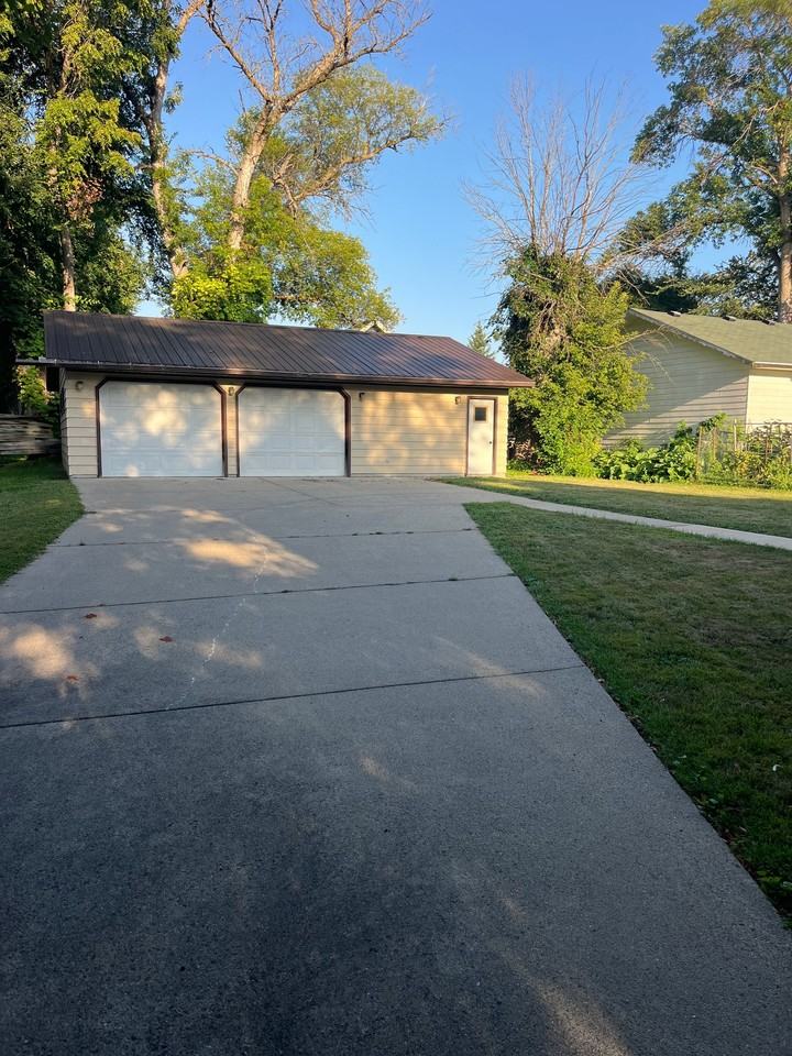 720 2nd St N - Photo 3 of 20