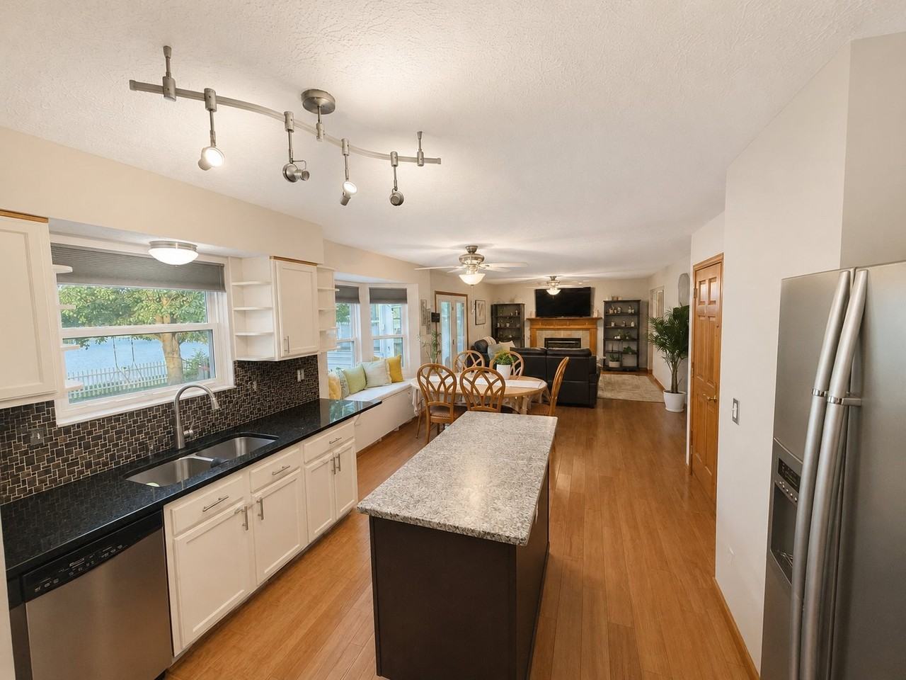 2800 Lake Hollow Rd - Photo 7 of 30