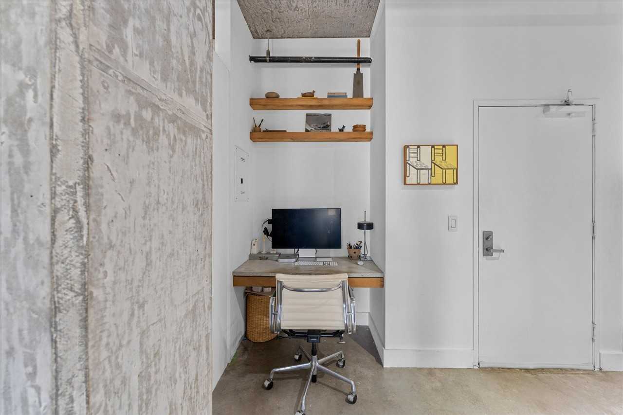 411 Nw Flanders St #805 - Photo 4 of 16