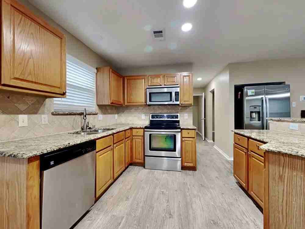 7205 Silktree Ct - Photo 4 of 19
