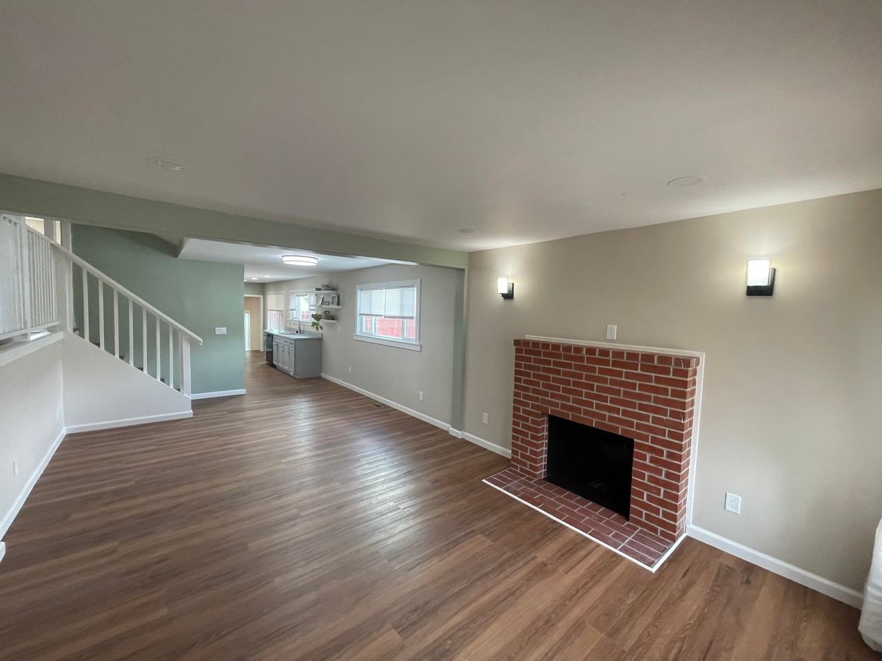 1129 Elgin St - Photo 3 of 17
