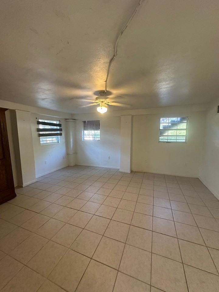 1002 W Lynwood Ave #3 - Photo 2 of 4