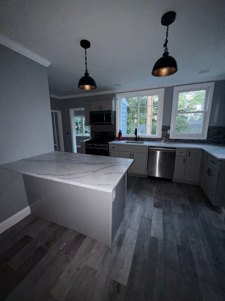 1611 Bayview Ave - Photo 2 of 17