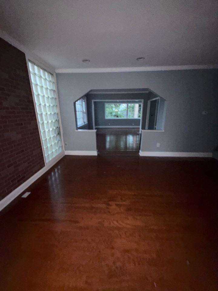 1611 Bayview Ave - Photo 4 of 17