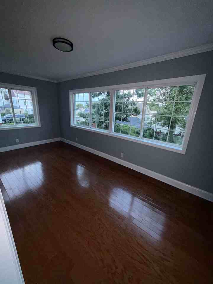 1611 Bayview Ave - Photo 5 of 17
