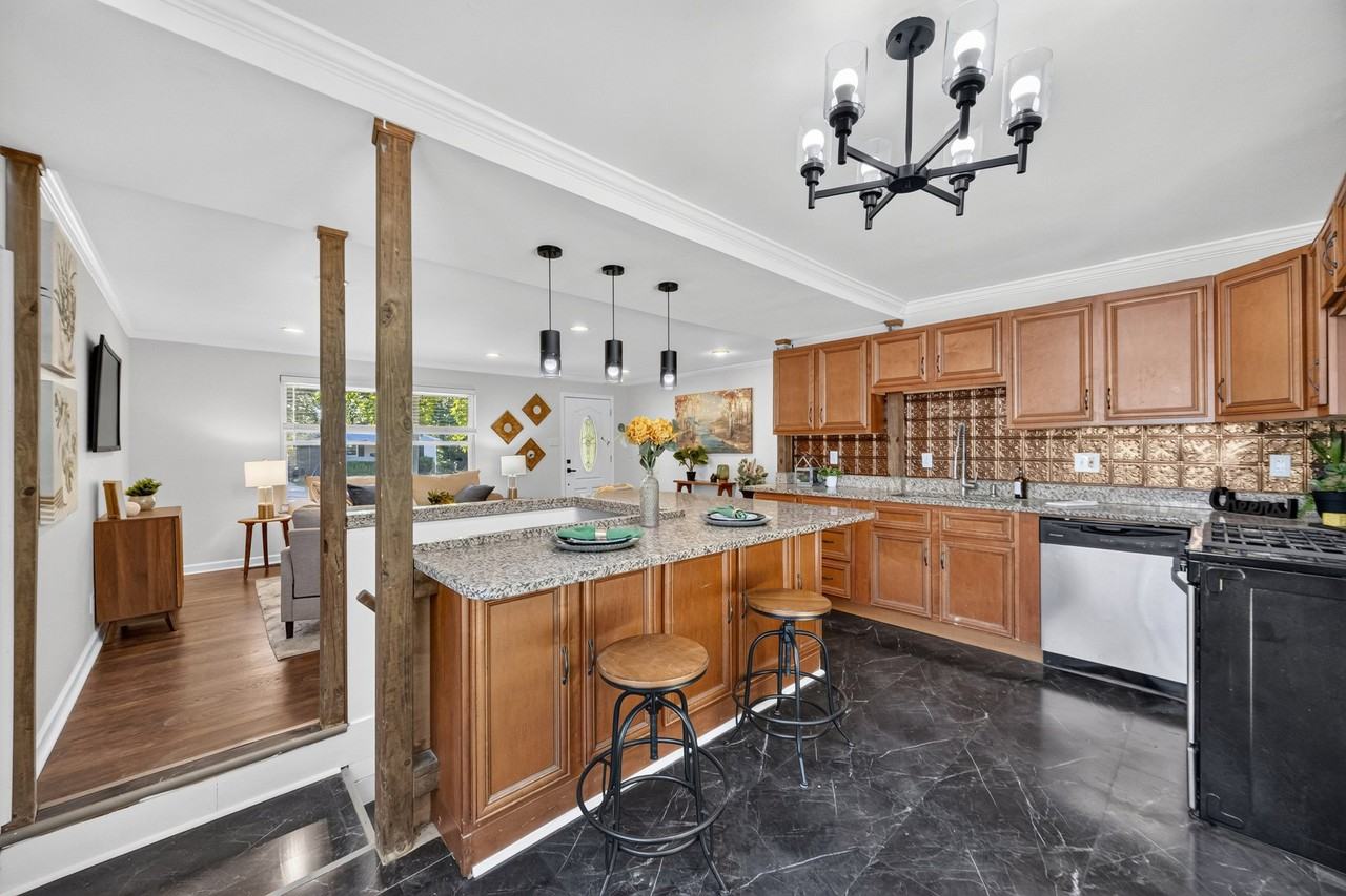 609 N Elm Ave - Photo 4 of 13
