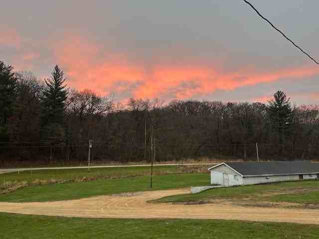 1906 Squirrel Hill Rd - Photo 2 of 20