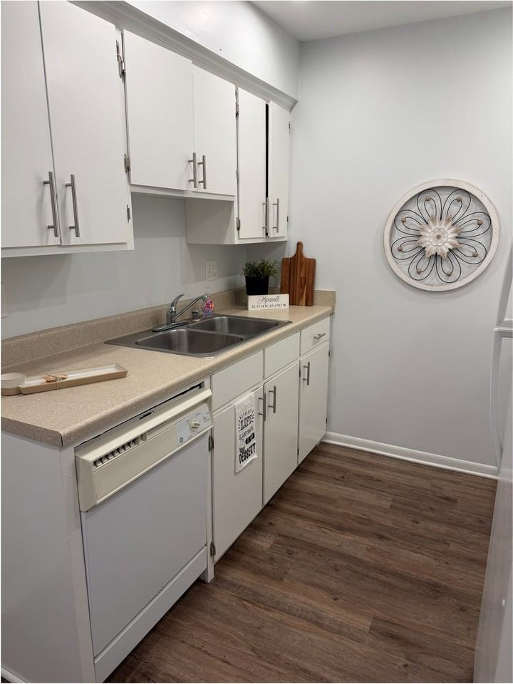 1280 Dewey St #4 - Photo 7 of 15