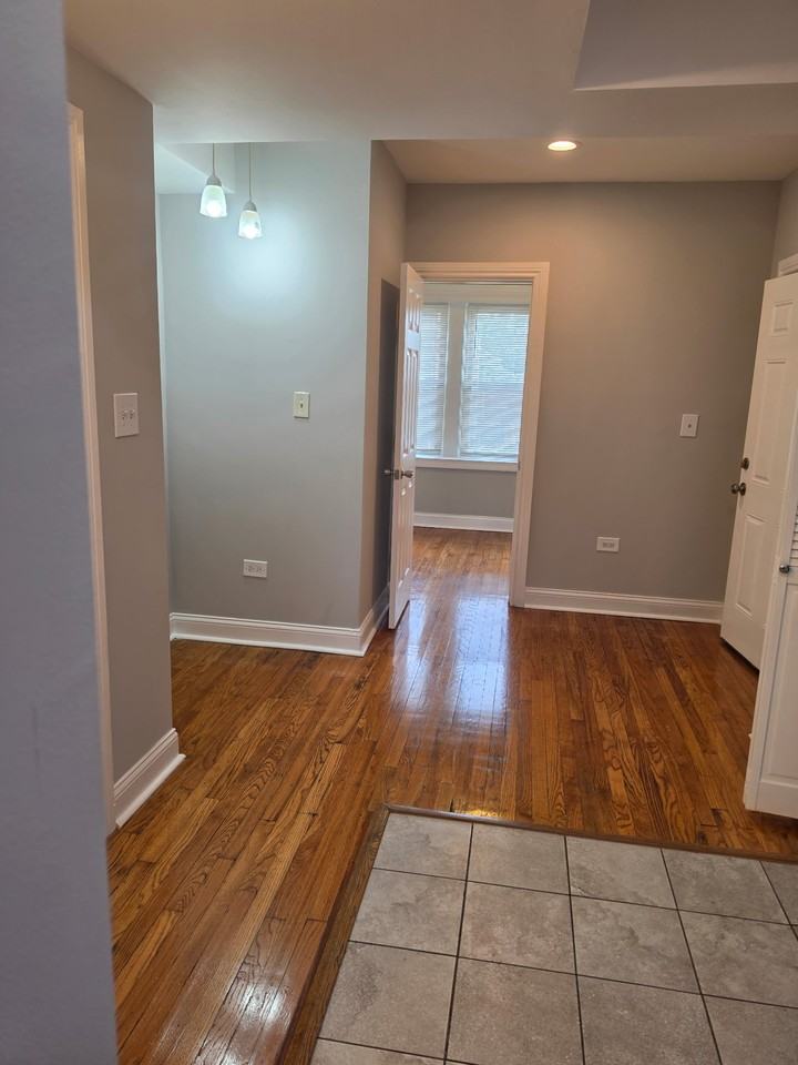 1142 W 84th St #FL1 - Photo 3 of 12