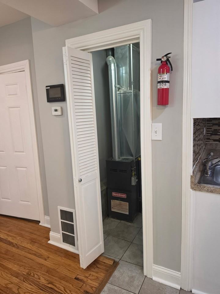 1142 W 84th St #FL1 - Photo 4 of 12