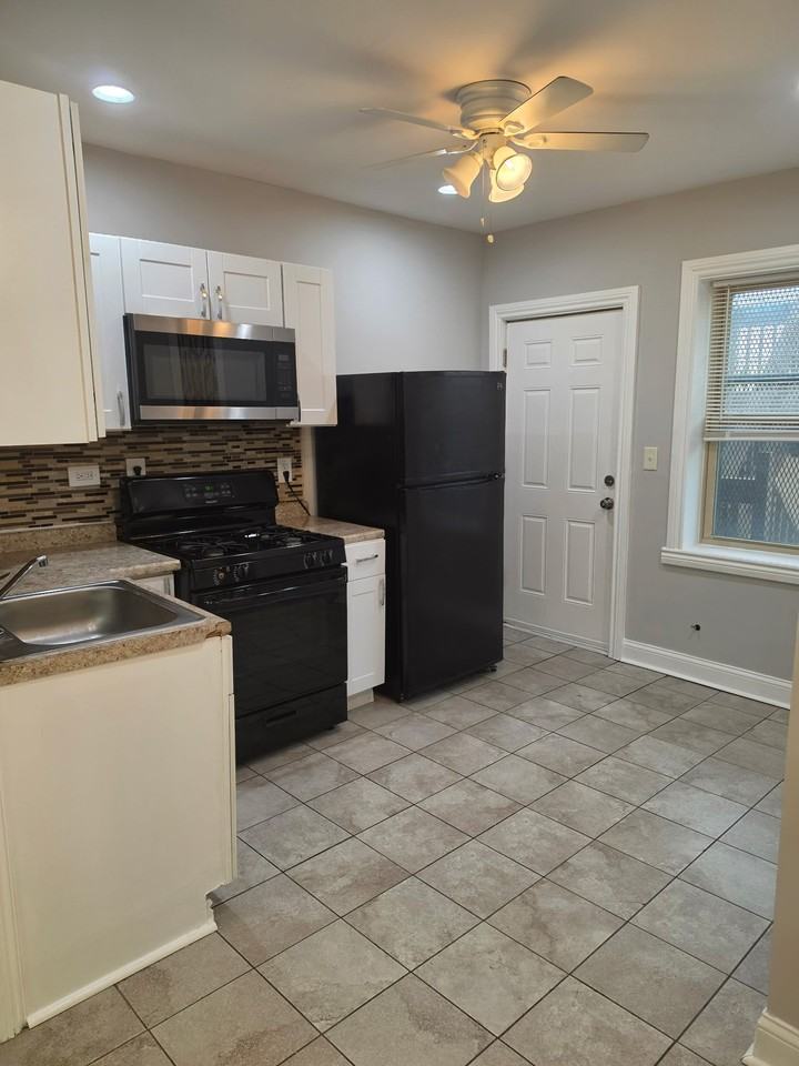1142 W 84th St #FL1 - Photo 5 of 12