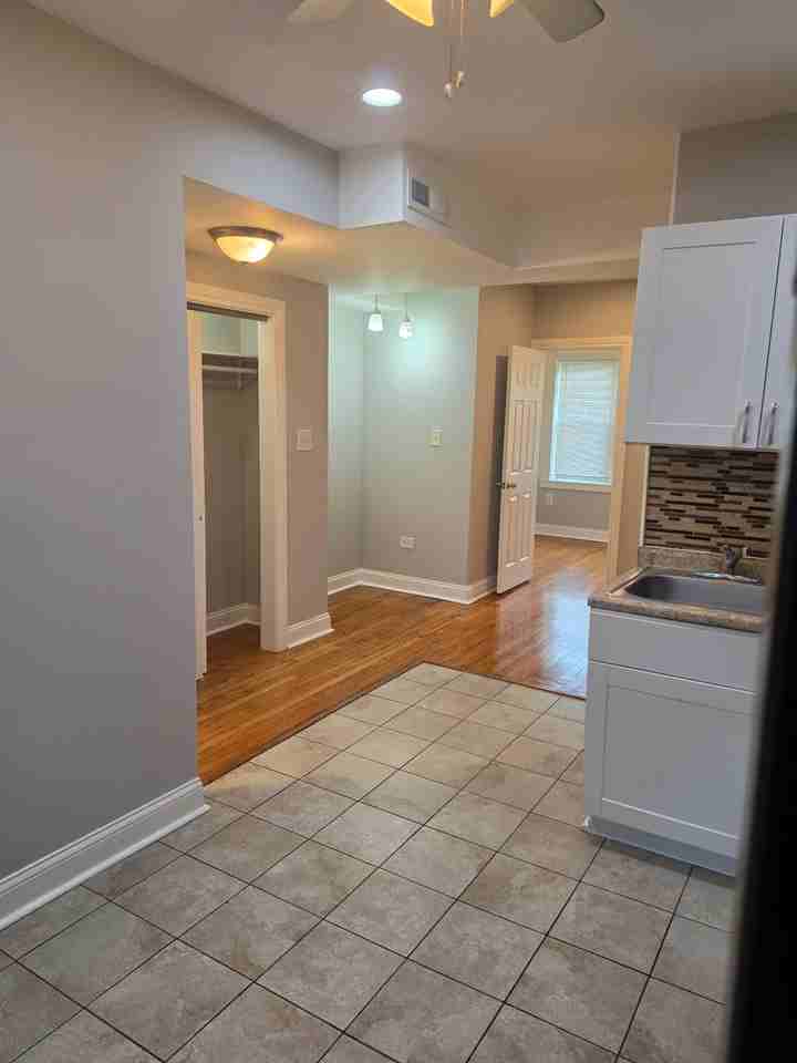 1142 W 84th St #FL1 - Photo 6 of 12