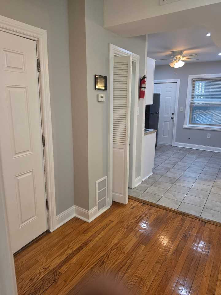 1142 W 84th St #FL1 - Photo 7 of 12