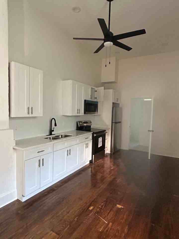 1015 N Galvez St - Photo 5 of 20