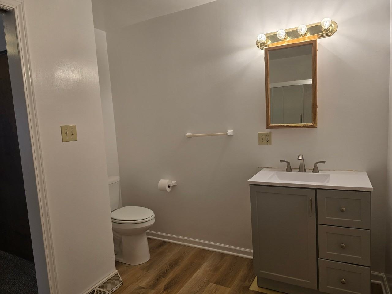 1384 Pondview Ave - Photo 4 of 5