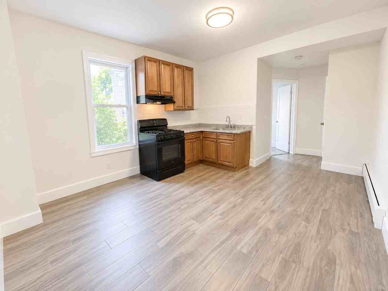 194 W Broadway #2F - Photo 2 of 10