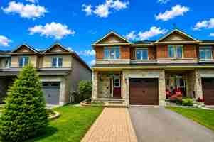 featured image of 219 Gossamer St