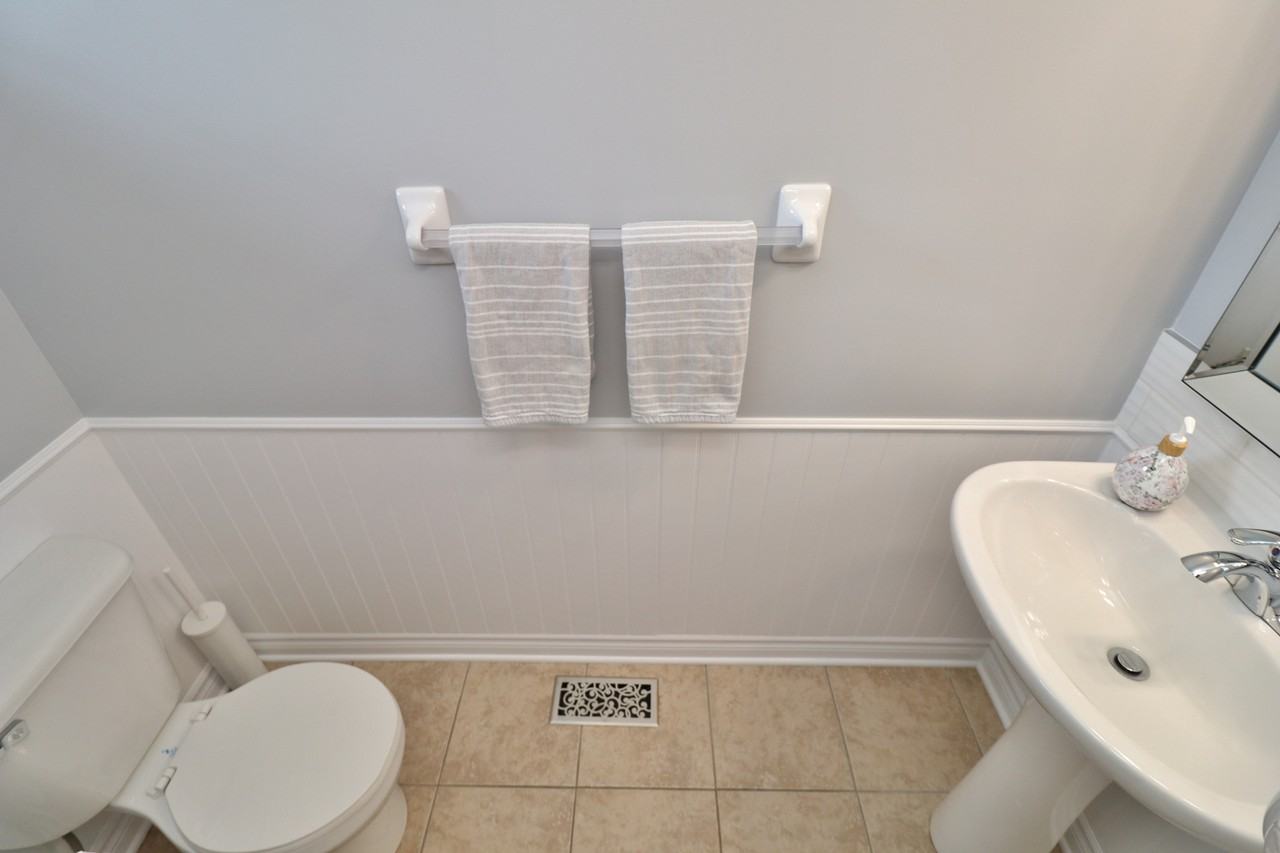 219 Gossamer St - Photo 3 of 43
