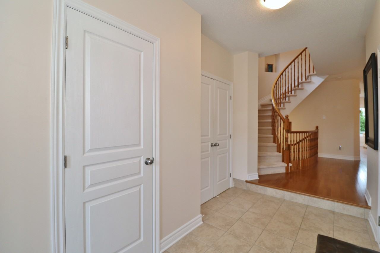 219 Gossamer St - Photo 4 of 43