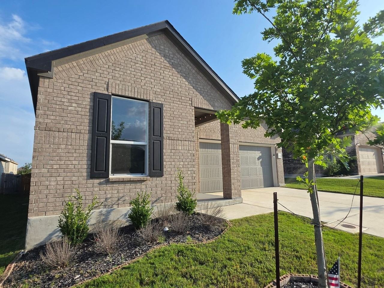 250 W Flowing River Dr - Photo 2 of 30