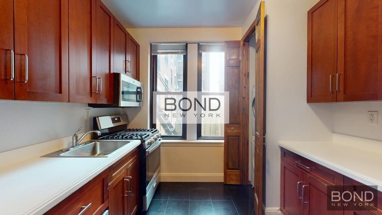 200 Riverside Dr #55 - Photo 4 of 13