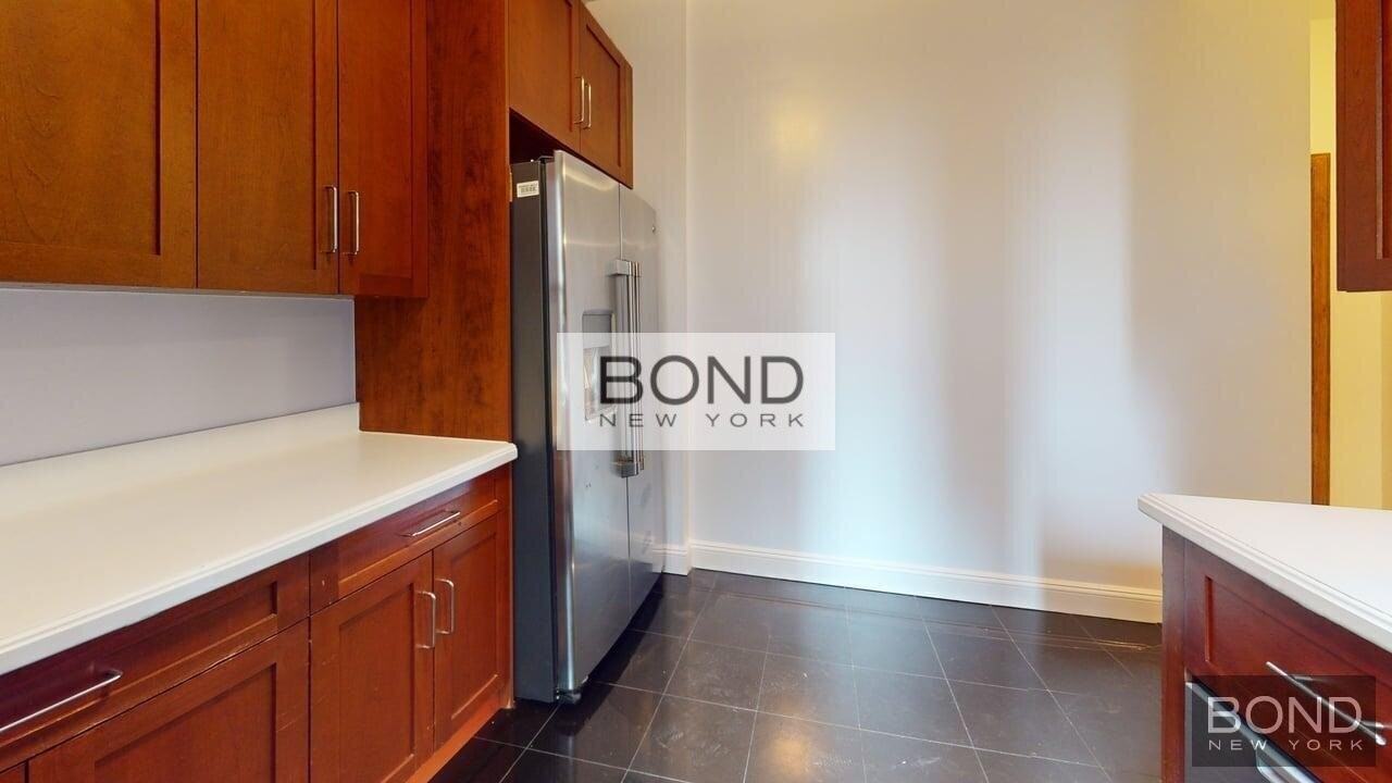 200 Riverside Dr #55 - Photo 5 of 13