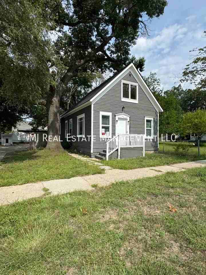 634 Catawba Ave - Photo 2 of 18
