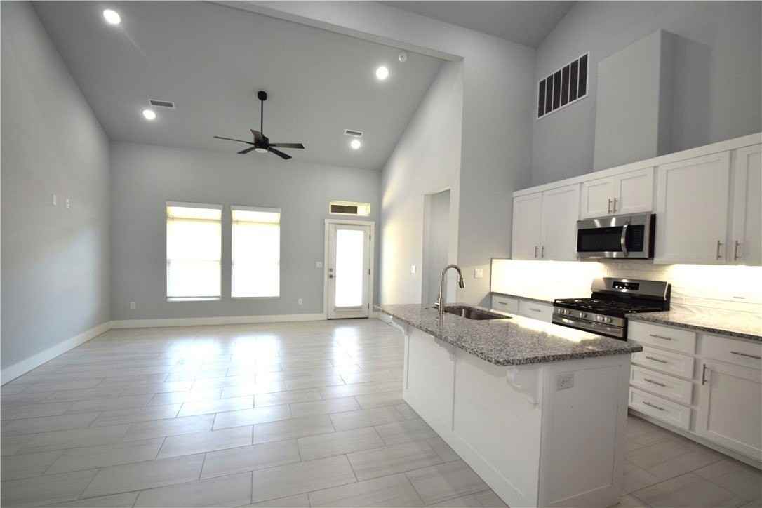 1840 Garnet Ave - Photo 3 of 21