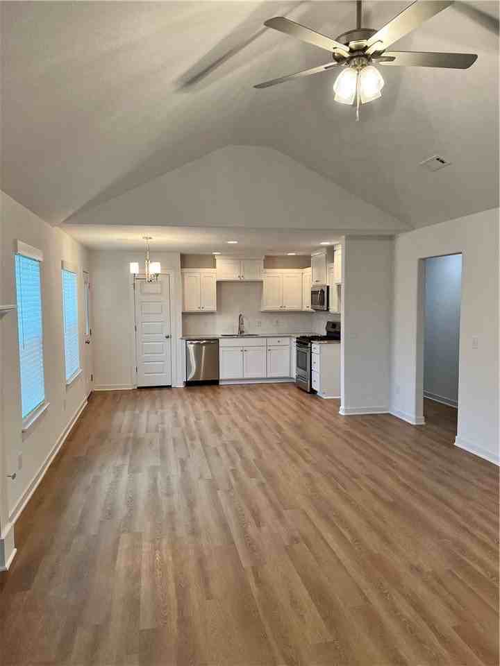 542 N Cresswell Dr - Photo 3 of 18