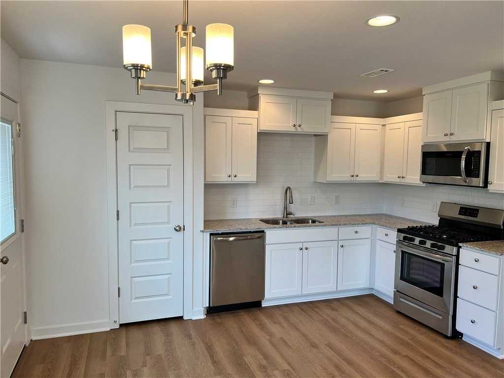 542 N Cresswell Dr - Photo 5 of 18