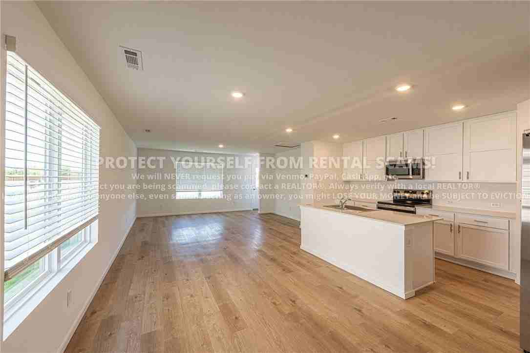611 Marsol Street - Photo 4 of 21