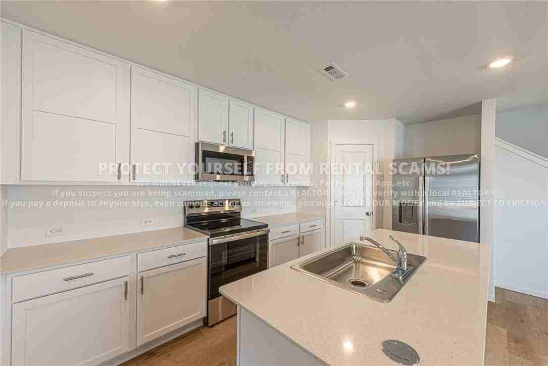 611 Marsol Street - Photo 6 of 21