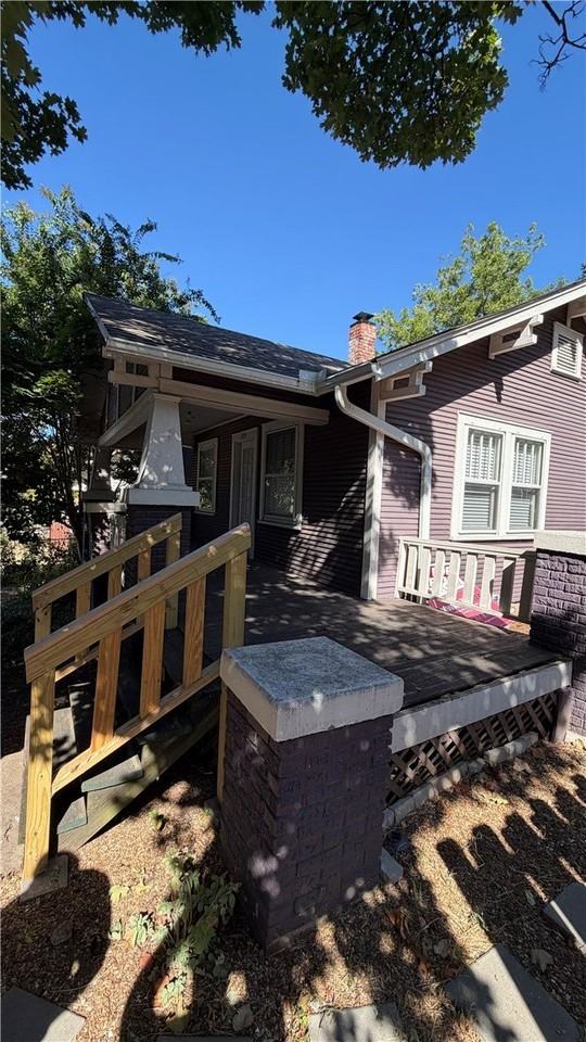 224 W Watson St - Photo 2 of 7