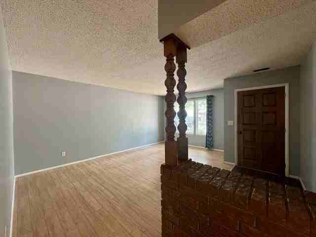 205 E Henson Ave - Photo 4 of 17