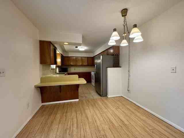 205 E Henson Ave - Photo 7 of 17