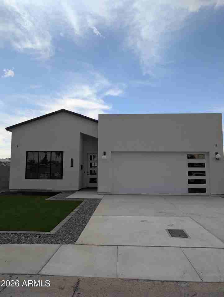 826 W 12th St - Photo 3 of 30