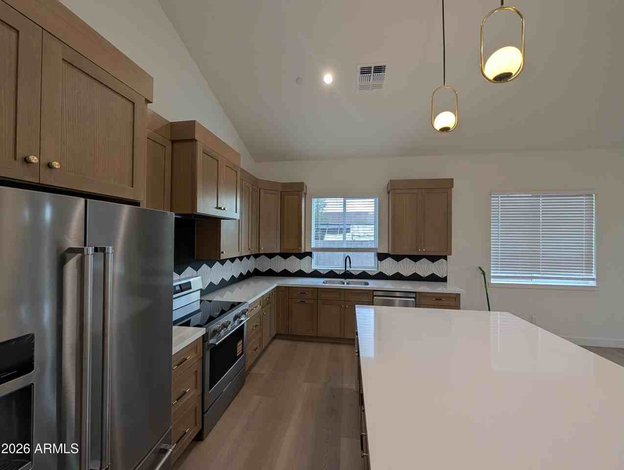 826 W 12th St - Photo 5 of 30