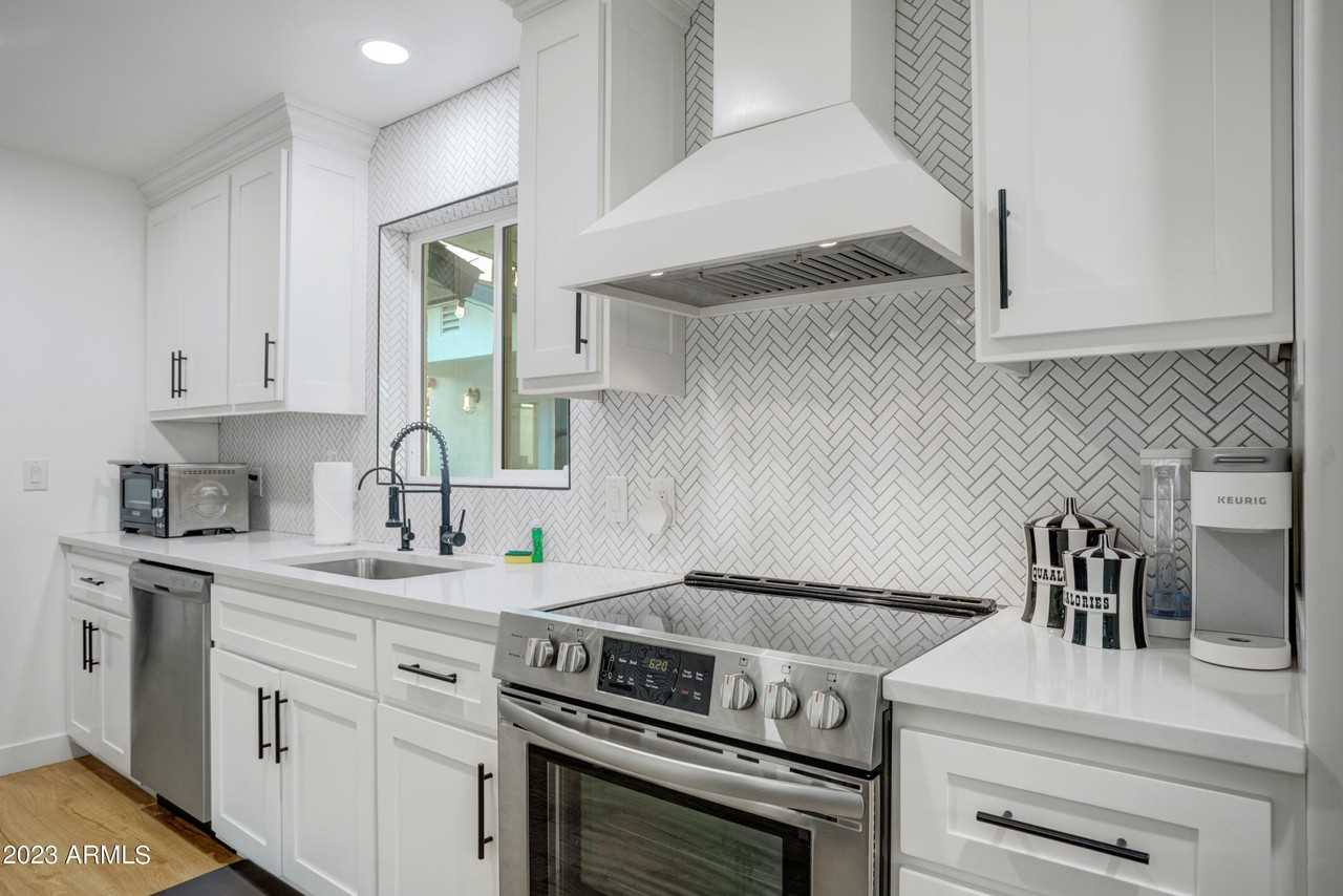 6816 E Vernon Ave - Photo 5 of 24