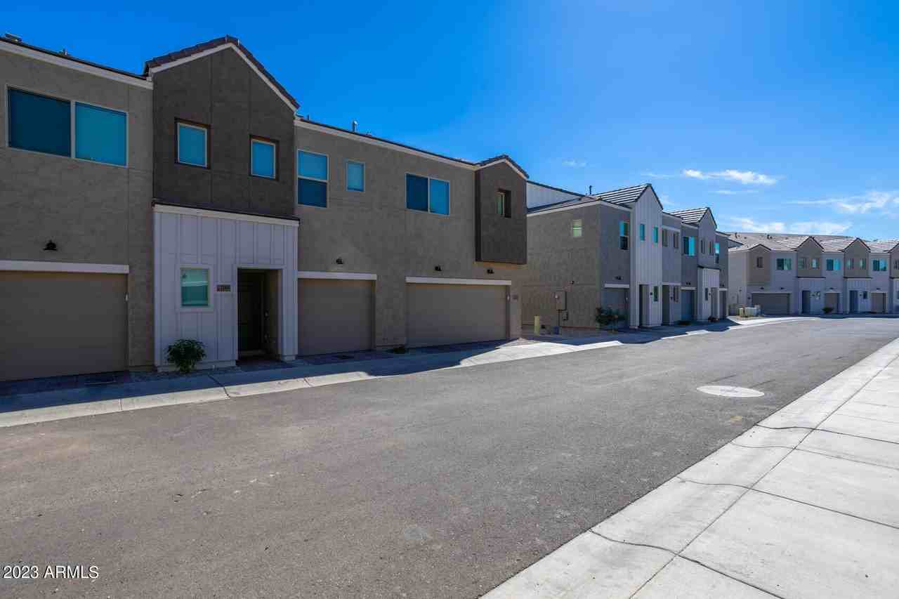 2169 W Harmont Dr - Photo 4 of 26