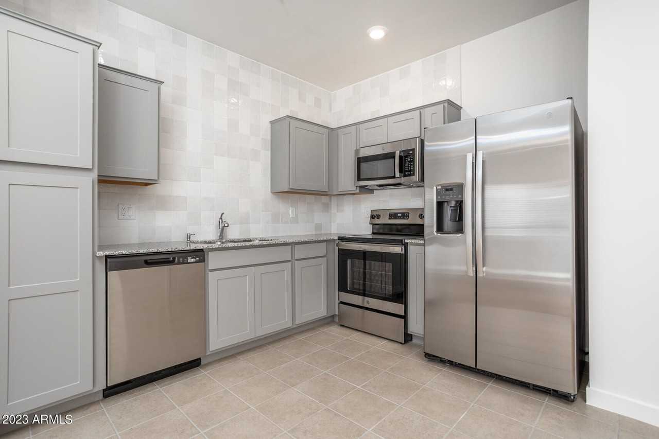 2169 W Harmont Dr - Photo 6 of 26