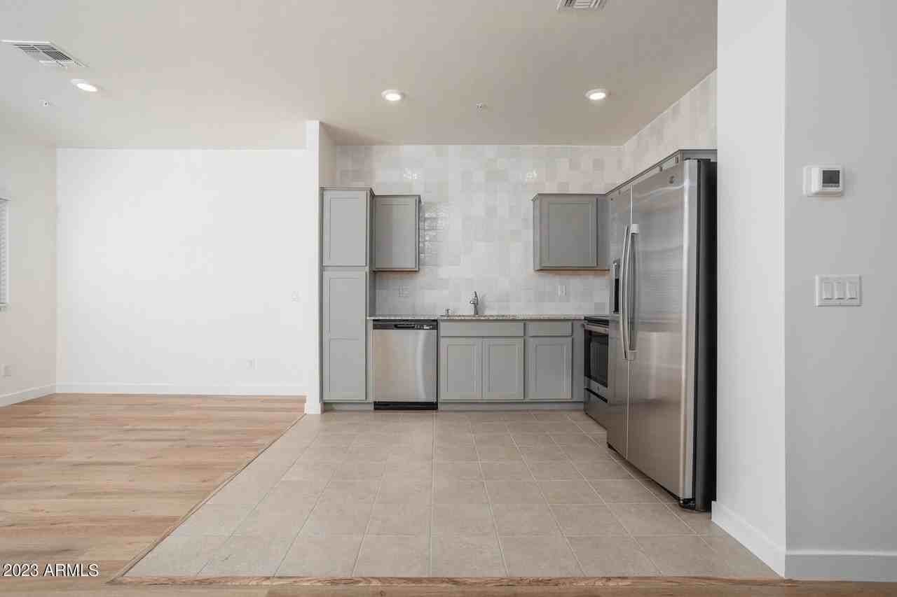 2169 W Harmont Dr - Photo 7 of 26