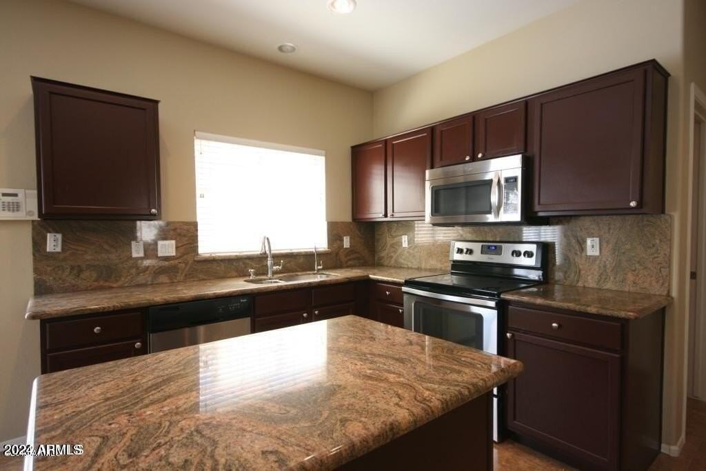 40435 N Acadia Ct - Photo 4 of 22