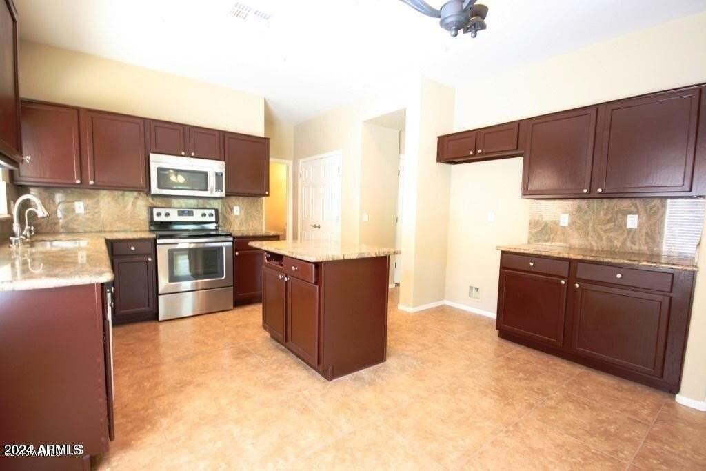 40435 N Acadia Ct - Photo 5 of 22