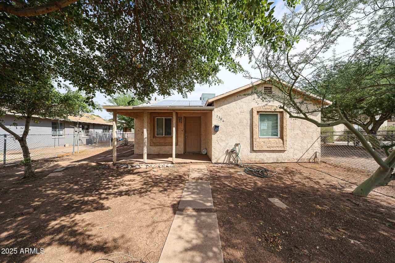 2506 E Roosevelt St - Photo 7 of 29