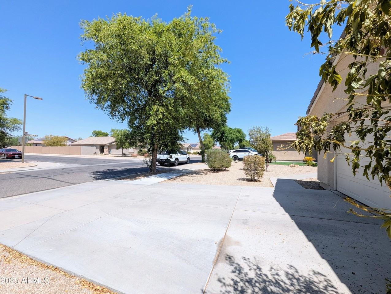13959 W Country Gables Dr - Photo 4 of 50