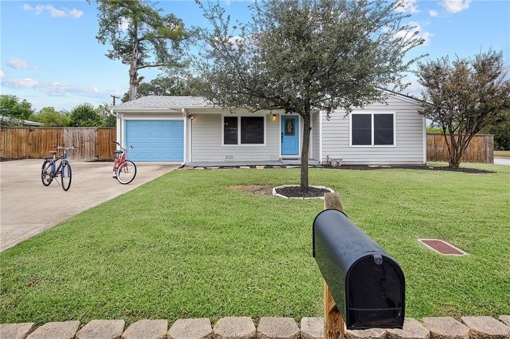 1017 Winding Rd - Photo 2 of 30