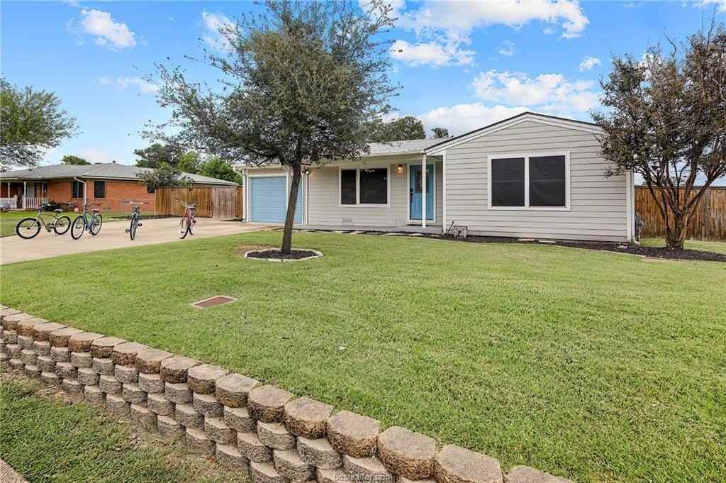1017 Winding Rd - Photo 3 of 30