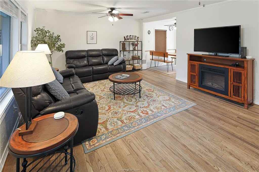 1017 Winding Rd - Photo 4 of 30
