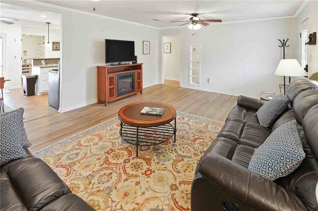 1017 Winding Rd - Photo 7 of 30