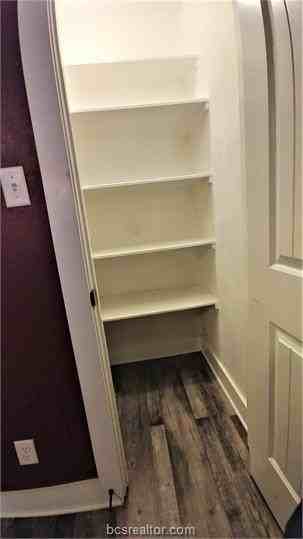 1009 Fairview Ave - Photo 6 of 14